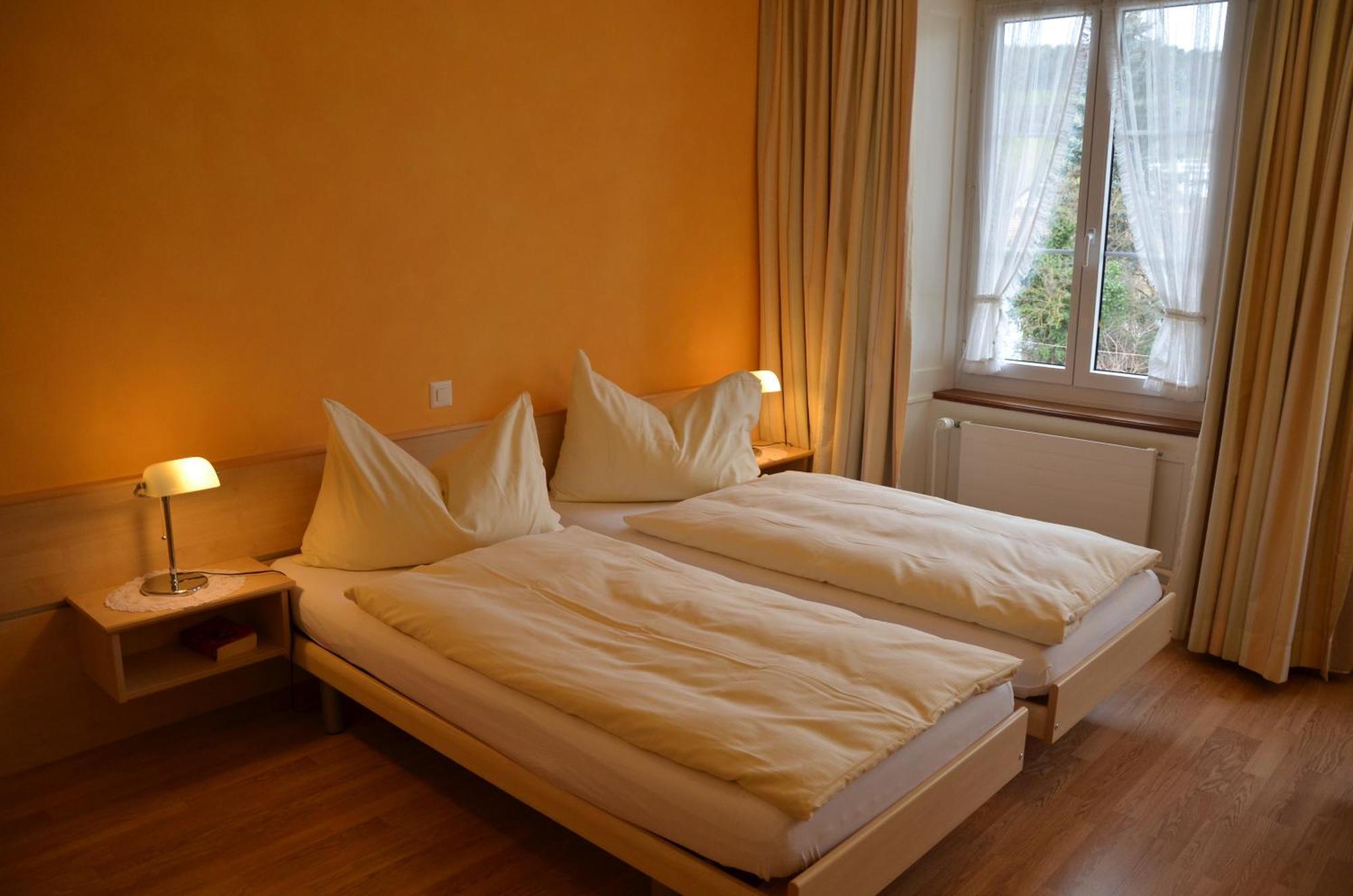 Gasthaus Zum Loewen Neftenbach Room photo