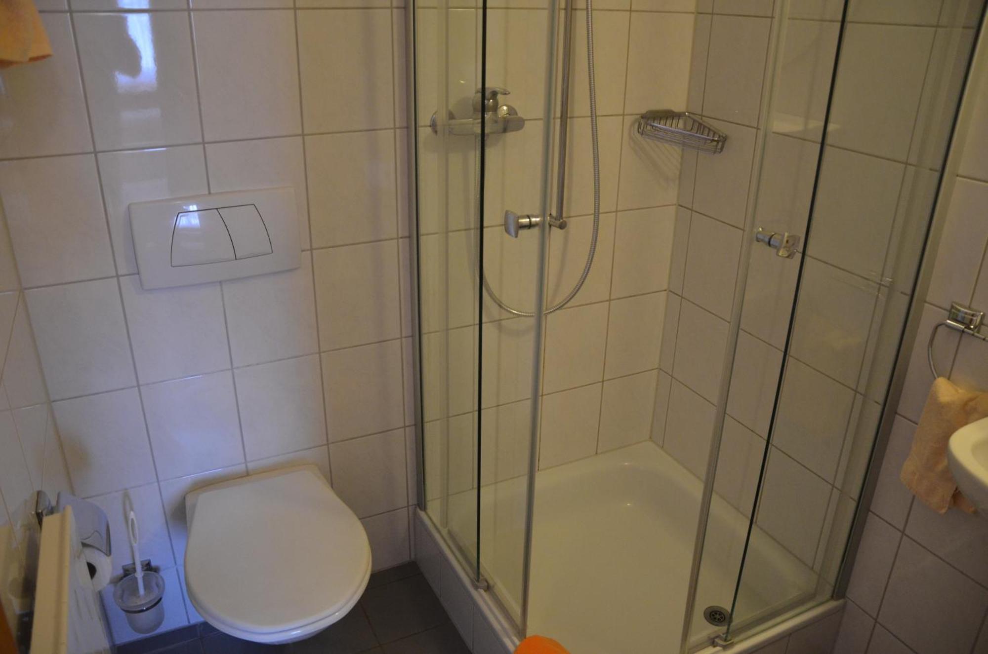 Gasthaus Zum Loewen Neftenbach Room photo